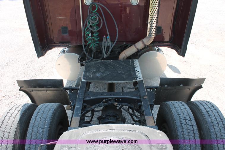 image for item H8202 2006 Kenworth T2000 semi truck