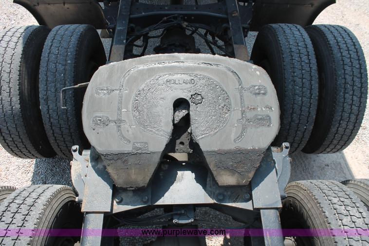 image for item H8202 2006 Kenworth T2000 semi truck