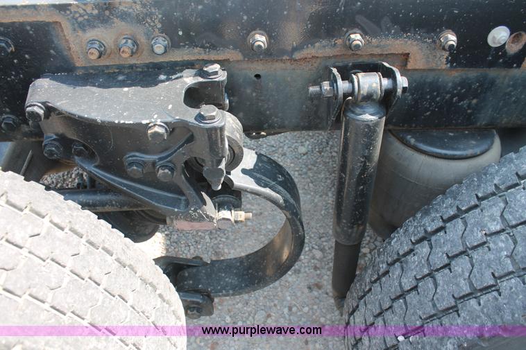 image for item H8202 2006 Kenworth T2000 semi truck