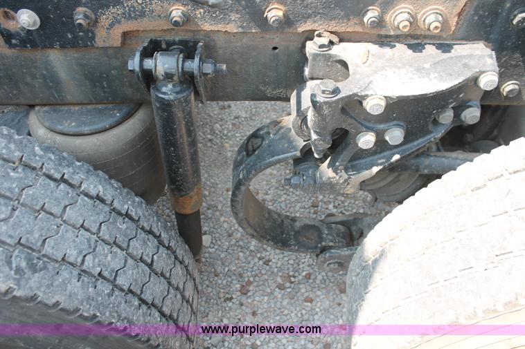 image for item H8202 2006 Kenworth T2000 semi truck