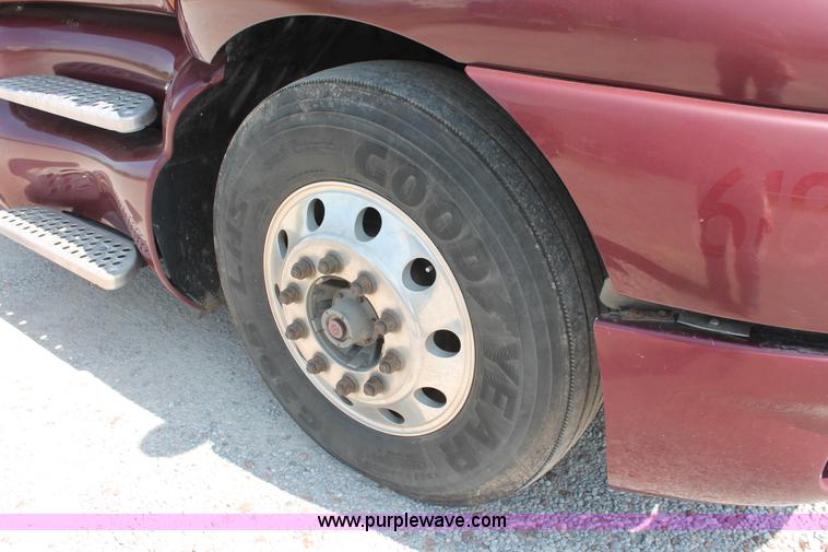 image for item H8202 2006 Kenworth T2000 semi truck