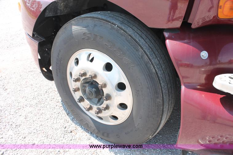 image for item H8202 2006 Kenworth T2000 semi truck