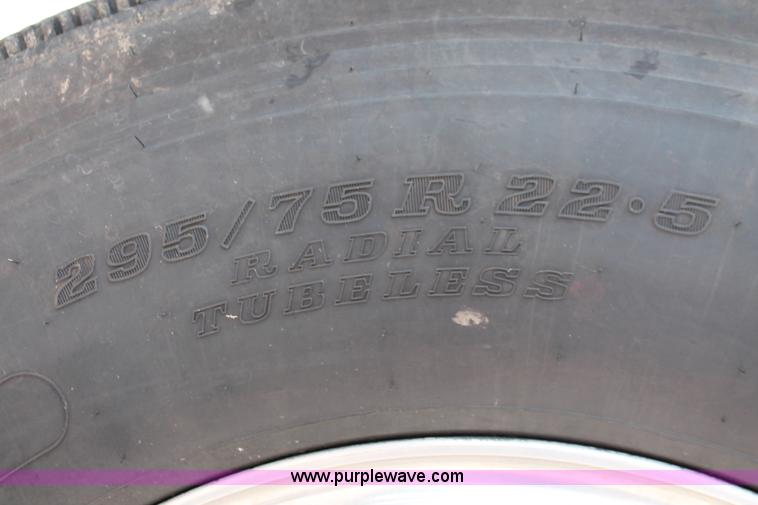 image for item H8202 2006 Kenworth T2000 semi truck