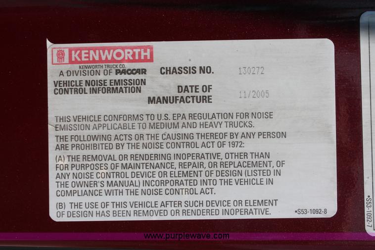 image for item H8202 2006 Kenworth T2000 semi truck