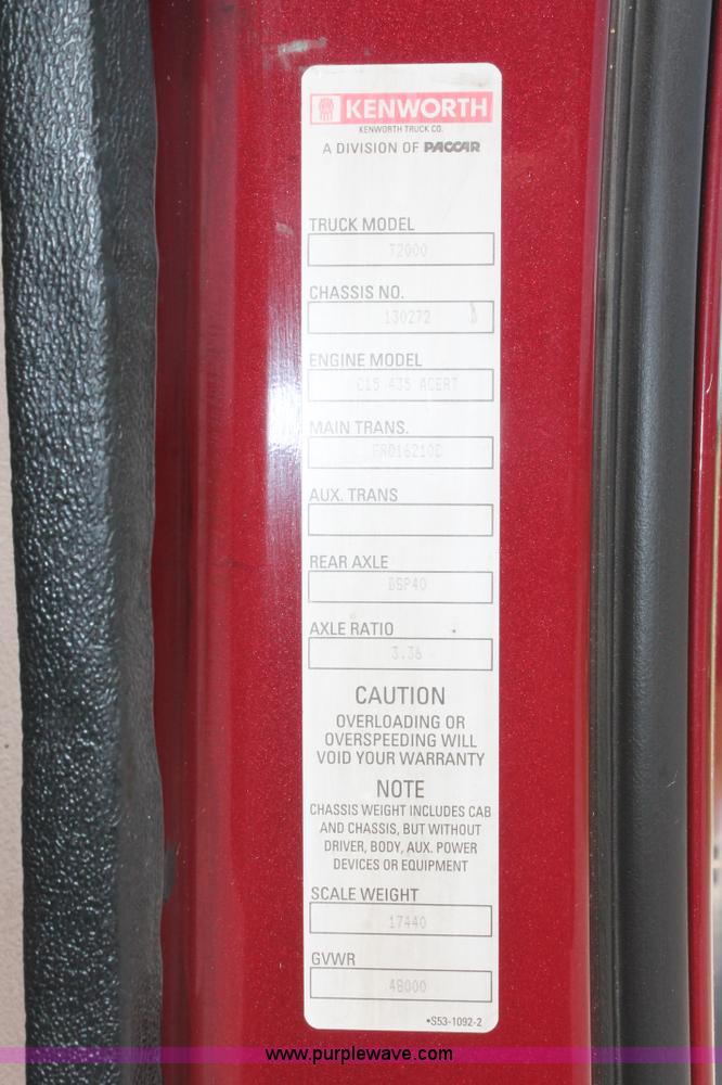 image for item H8202 2006 Kenworth T2000 semi truck