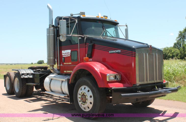 image for item H8203 2006 Kenworth T800 vacuum semi truck