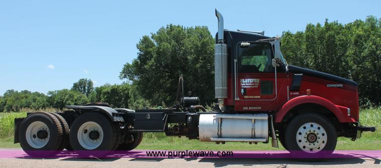 image for item H8203 2006 Kenworth T800 vacuum semi truck