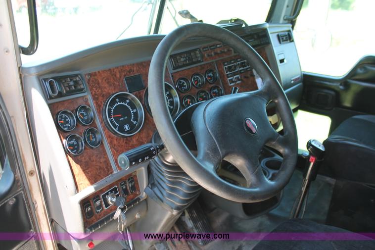 image for item H8203 2006 Kenworth T800 vacuum semi truck