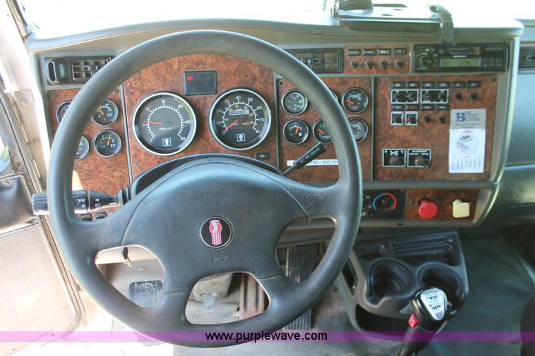 image for item H8203 2006 Kenworth T800 vacuum semi truck