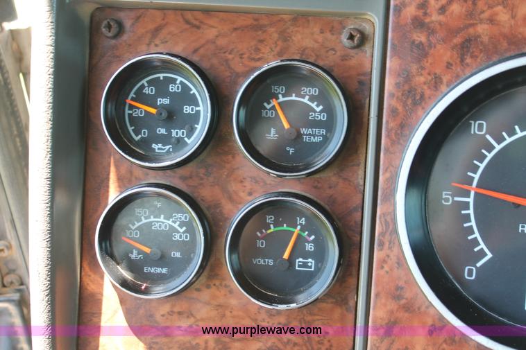 image for item H8203 2006 Kenworth T800 vacuum semi truck