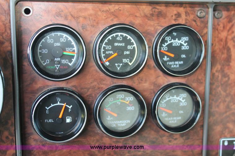 image for item H8203 2006 Kenworth T800 vacuum semi truck