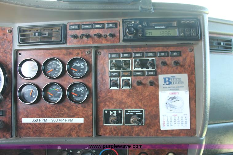 image for item H8203 2006 Kenworth T800 vacuum semi truck