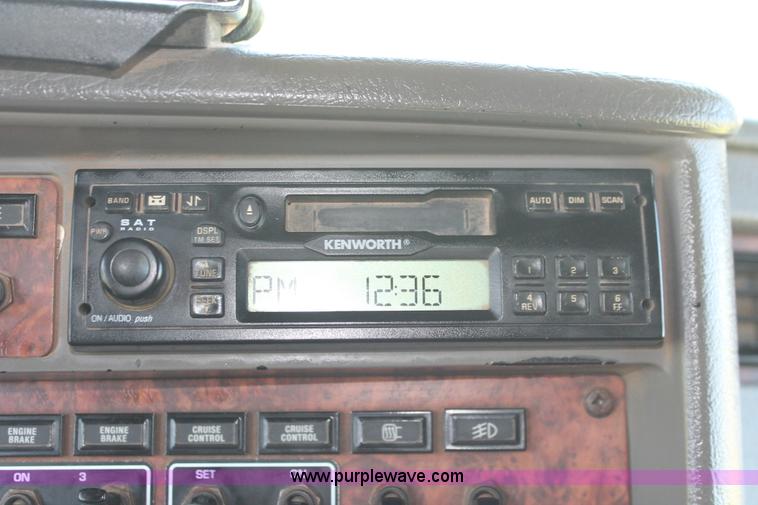 image for item H8203 2006 Kenworth T800 vacuum semi truck