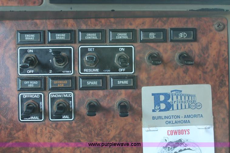 image for item H8203 2006 Kenworth T800 vacuum semi truck