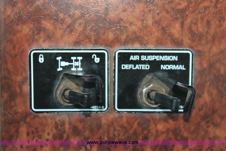 image for item H8203 2006 Kenworth T800 vacuum semi truck