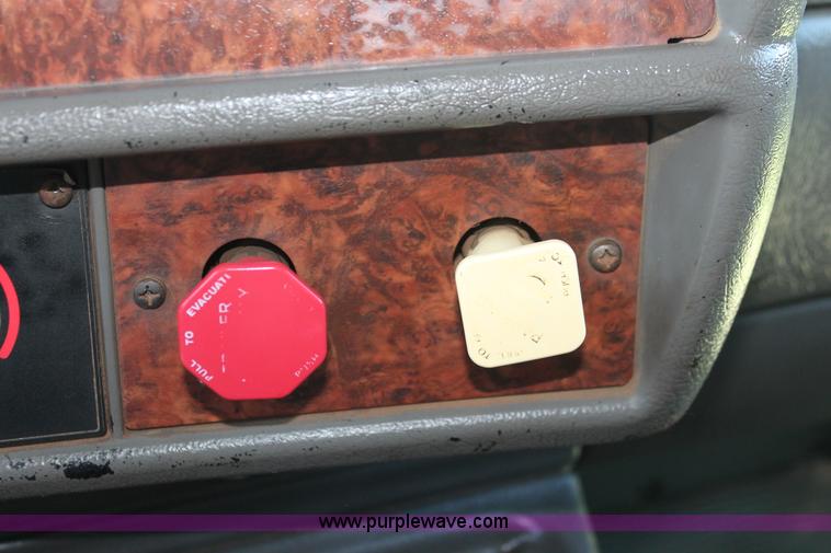 image for item H8203 2006 Kenworth T800 vacuum semi truck