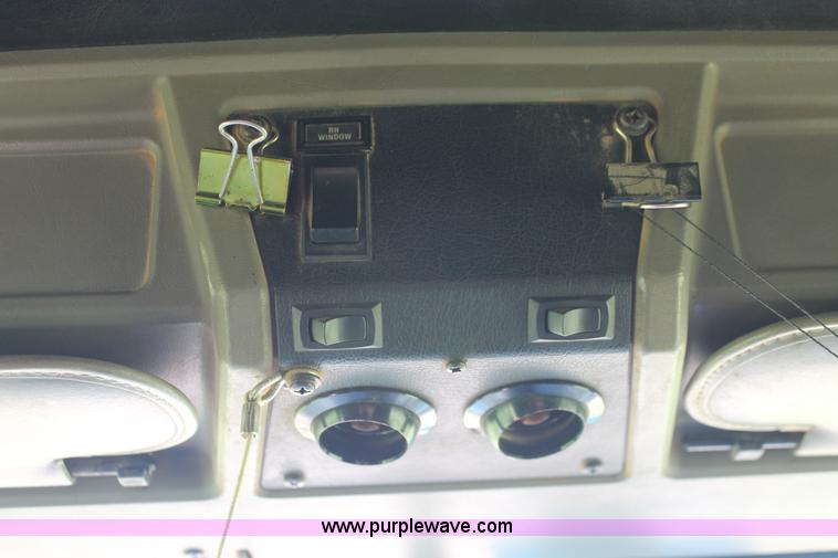 image for item H8203 2006 Kenworth T800 vacuum semi truck