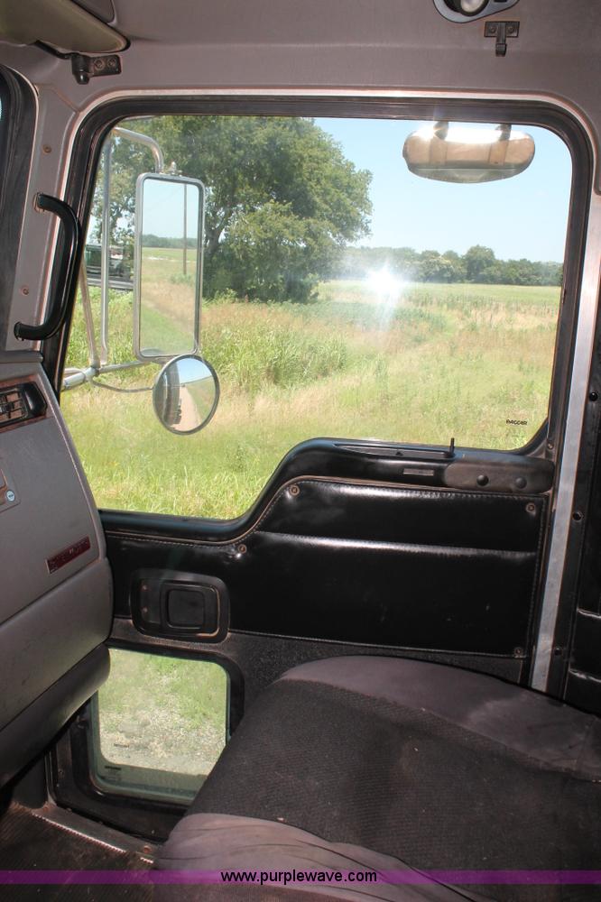 image for item H8203 2006 Kenworth T800 vacuum semi truck