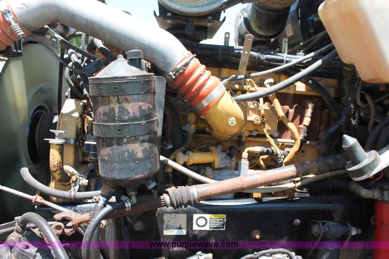 image for item H8203 2006 Kenworth T800 vacuum semi truck