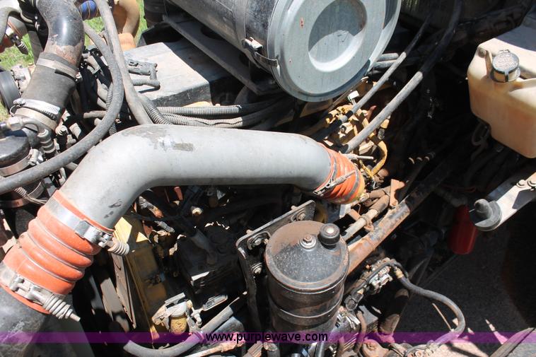 image for item H8203 2006 Kenworth T800 vacuum semi truck