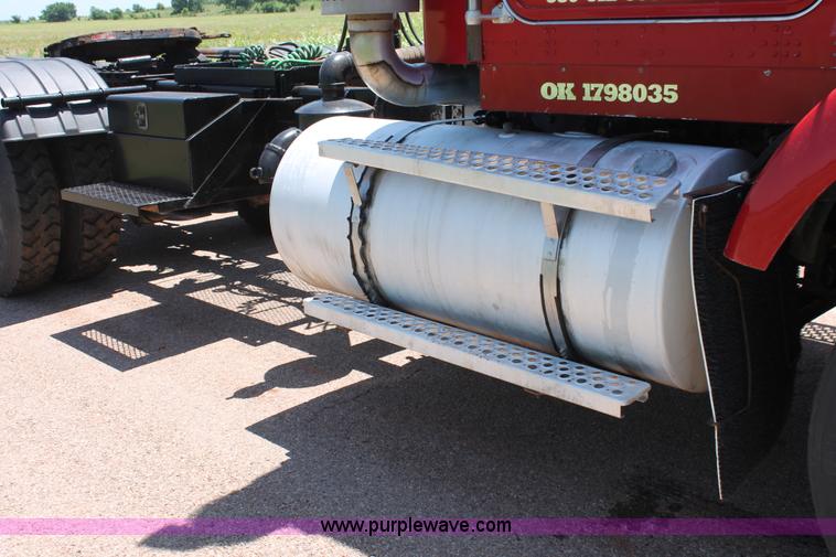 image for item H8203 2006 Kenworth T800 vacuum semi truck