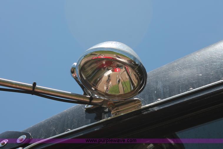 image for item H8203 2006 Kenworth T800 vacuum semi truck