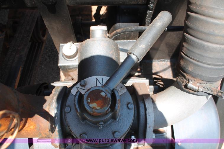 image for item H8203 2006 Kenworth T800 vacuum semi truck