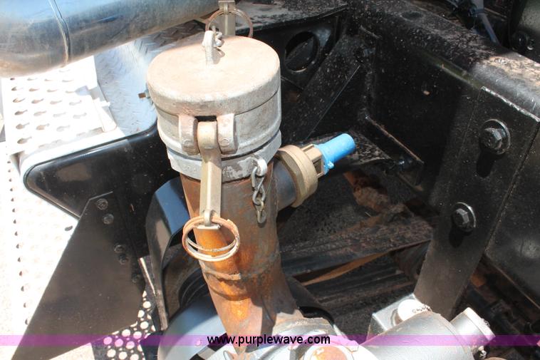 image for item H8203 2006 Kenworth T800 vacuum semi truck