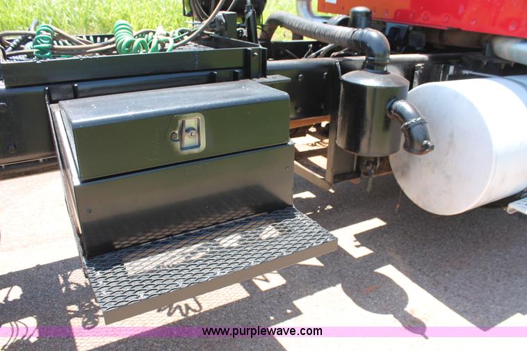 image for item H8203 2006 Kenworth T800 vacuum semi truck