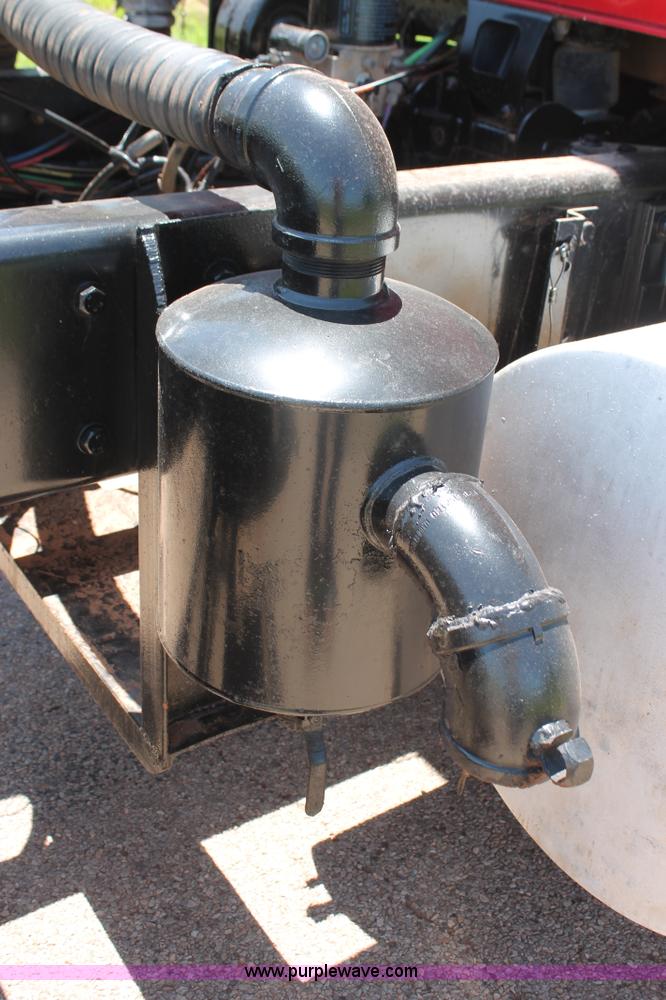 image for item H8203 2006 Kenworth T800 vacuum semi truck