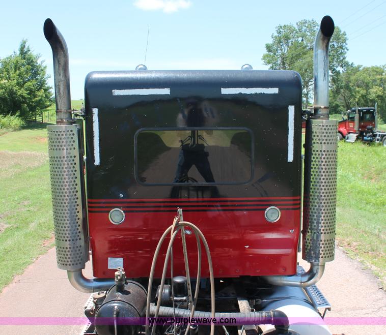 image for item H8203 2006 Kenworth T800 vacuum semi truck