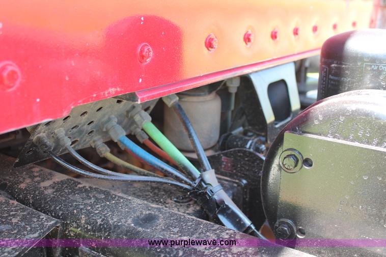 image for item H8203 2006 Kenworth T800 vacuum semi truck