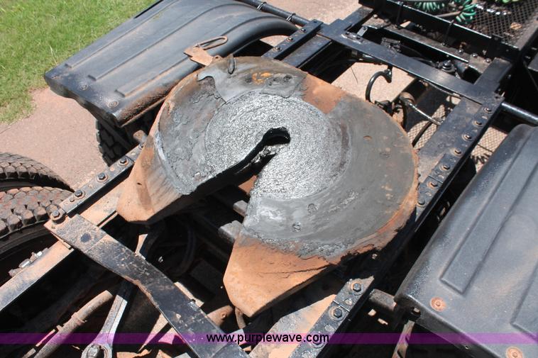 image for item H8203 2006 Kenworth T800 vacuum semi truck