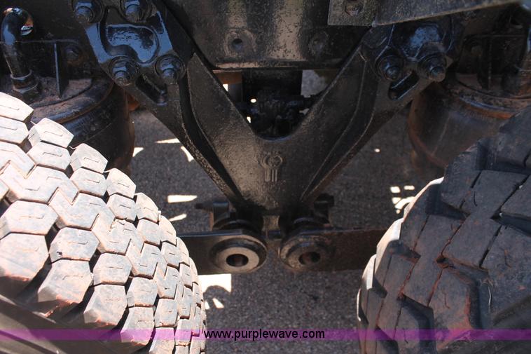 image for item H8203 2006 Kenworth T800 vacuum semi truck