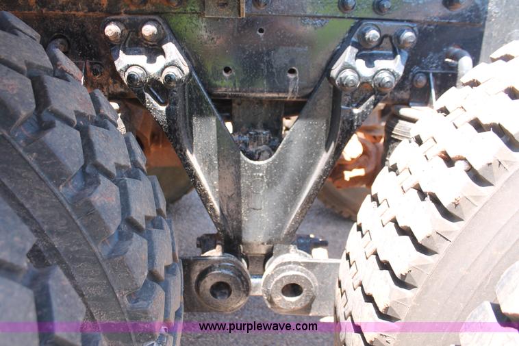 image for item H8203 2006 Kenworth T800 vacuum semi truck