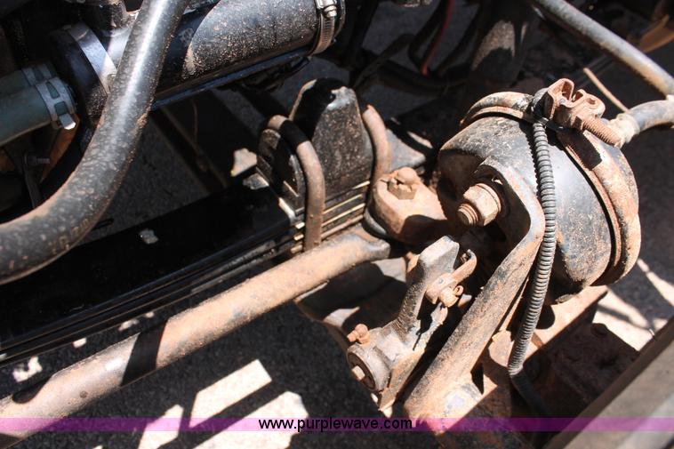 image for item H8203 2006 Kenworth T800 vacuum semi truck