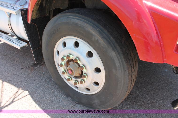 image for item H8203 2006 Kenworth T800 vacuum semi truck