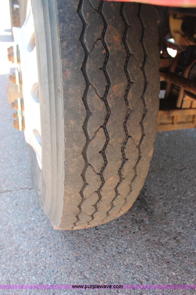 image for item H8203 2006 Kenworth T800 vacuum semi truck