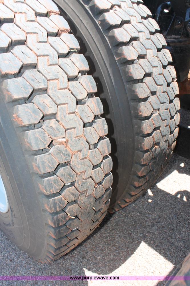 image for item H8203 2006 Kenworth T800 vacuum semi truck