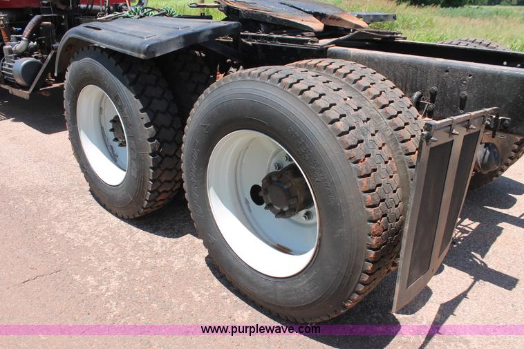 image for item H8203 2006 Kenworth T800 vacuum semi truck