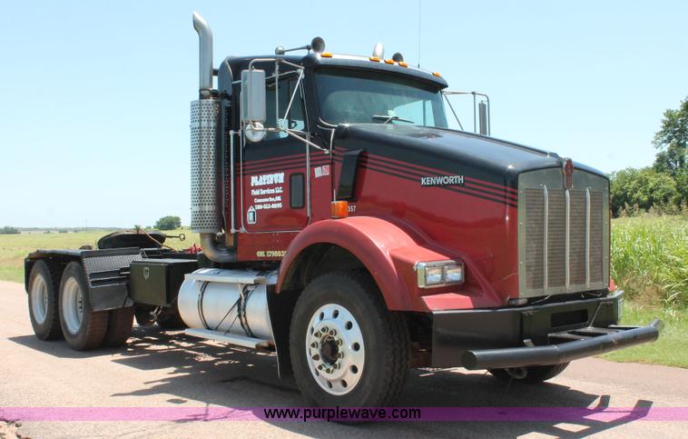 image for item H8204 2004 Kenworth T800 vacuum winch semi truck