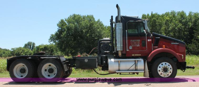 image for item H8204 2004 Kenworth T800 vacuum winch semi truck