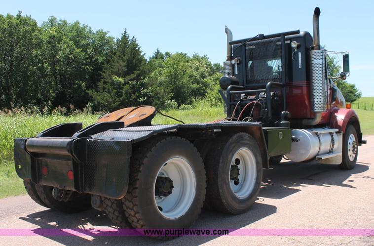 image for item H8204 2004 Kenworth T800 vacuum winch semi truck