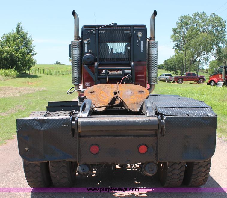 image for item H8204 2004 Kenworth T800 vacuum winch semi truck