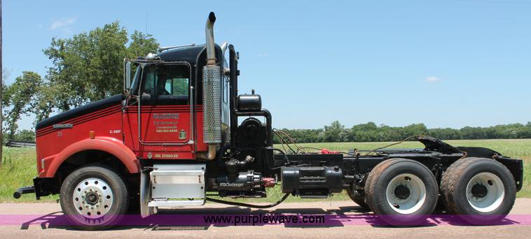 image for item H8204 2004 Kenworth T800 vacuum winch semi truck