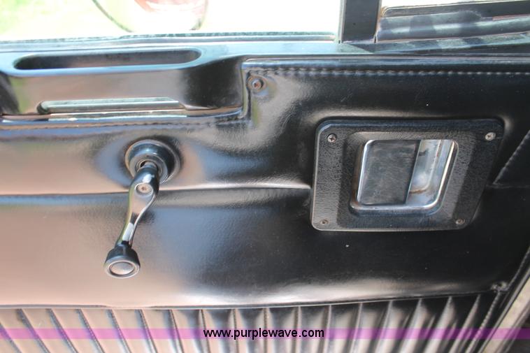 image for item H8204 2004 Kenworth T800 vacuum winch semi truck