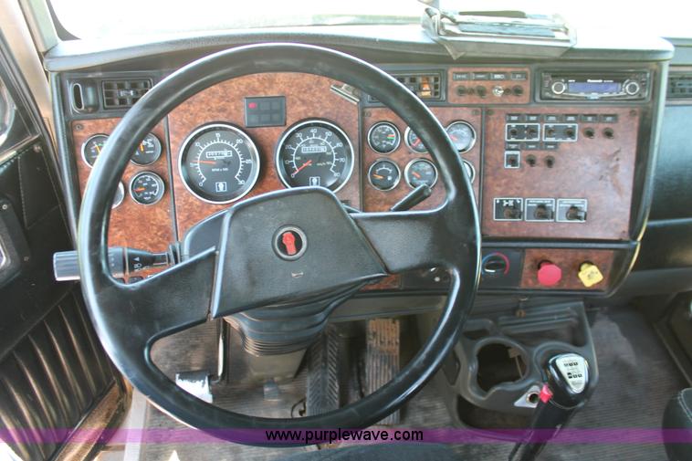 image for item H8204 2004 Kenworth T800 vacuum winch semi truck