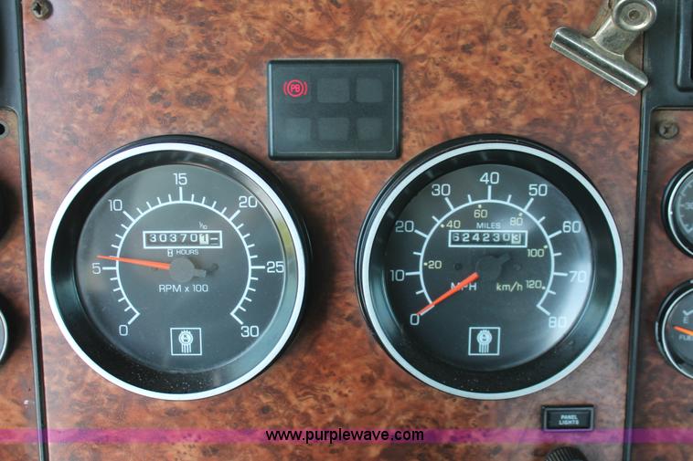 image for item H8204 2004 Kenworth T800 vacuum winch semi truck