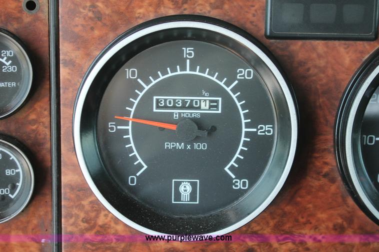 image for item H8204 2004 Kenworth T800 vacuum winch semi truck