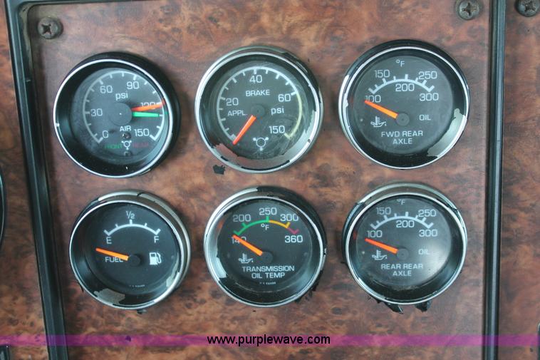 image for item H8204 2004 Kenworth T800 vacuum winch semi truck